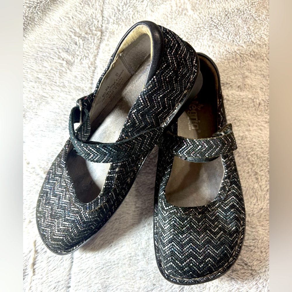 Alegria Belle Black And Silver Chevron Comfy Classic Mary Jane Shoe Sz 37/ 7/7.5